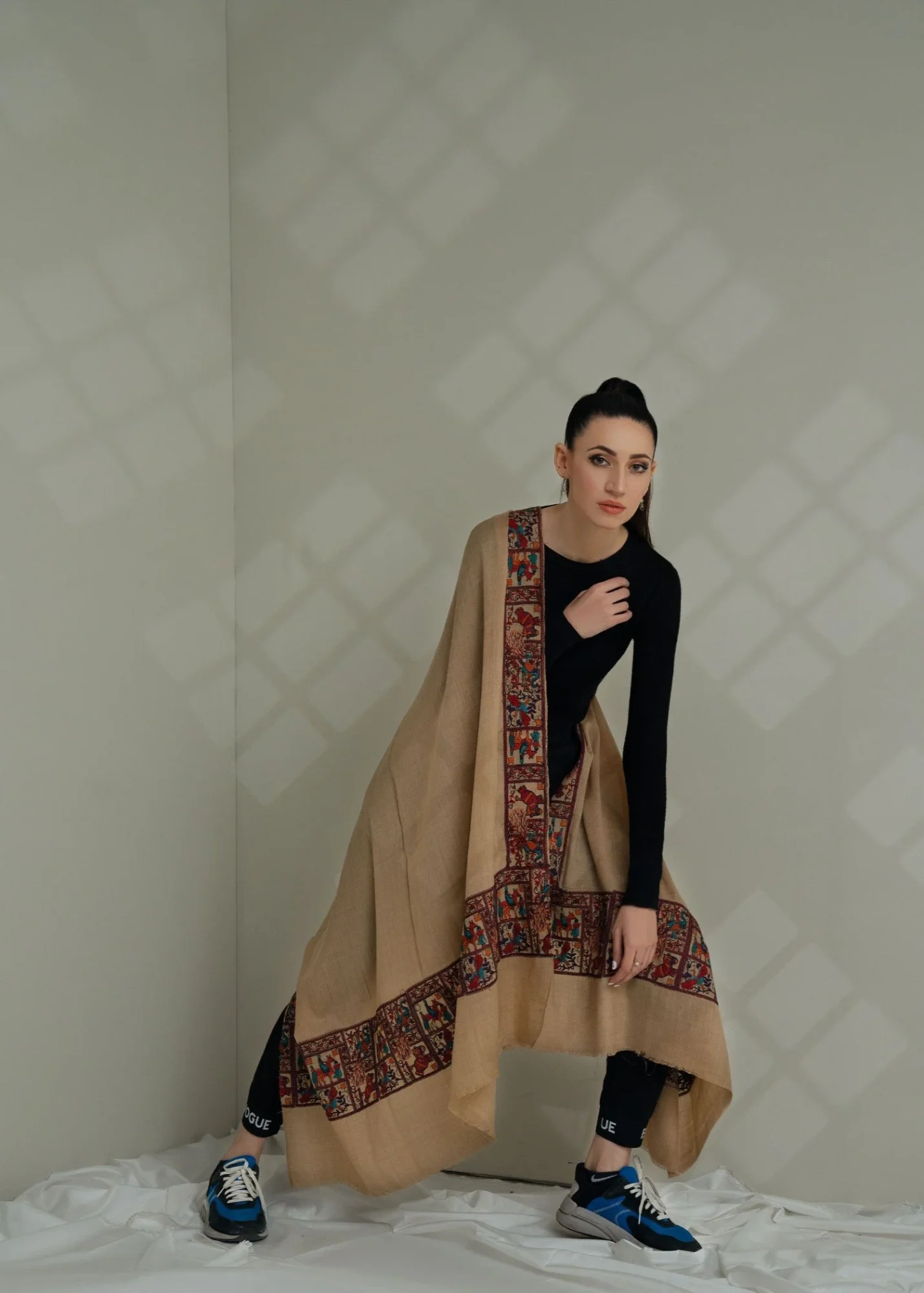Regal Oasi Shawl  Run