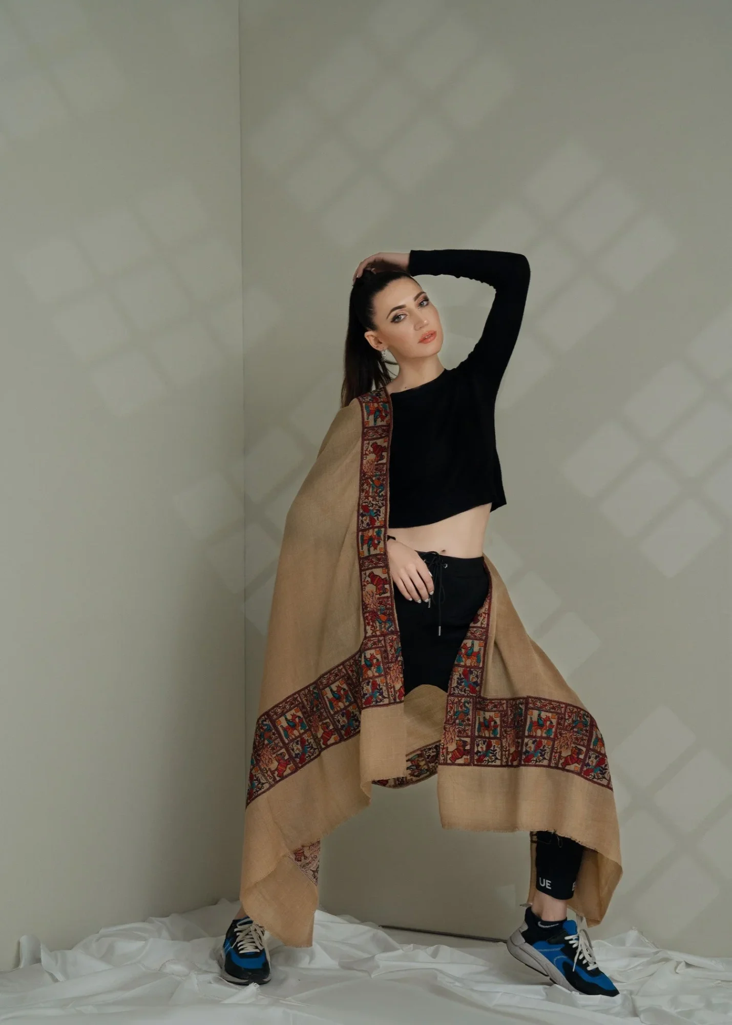 Regal Oasi Shawl  Run