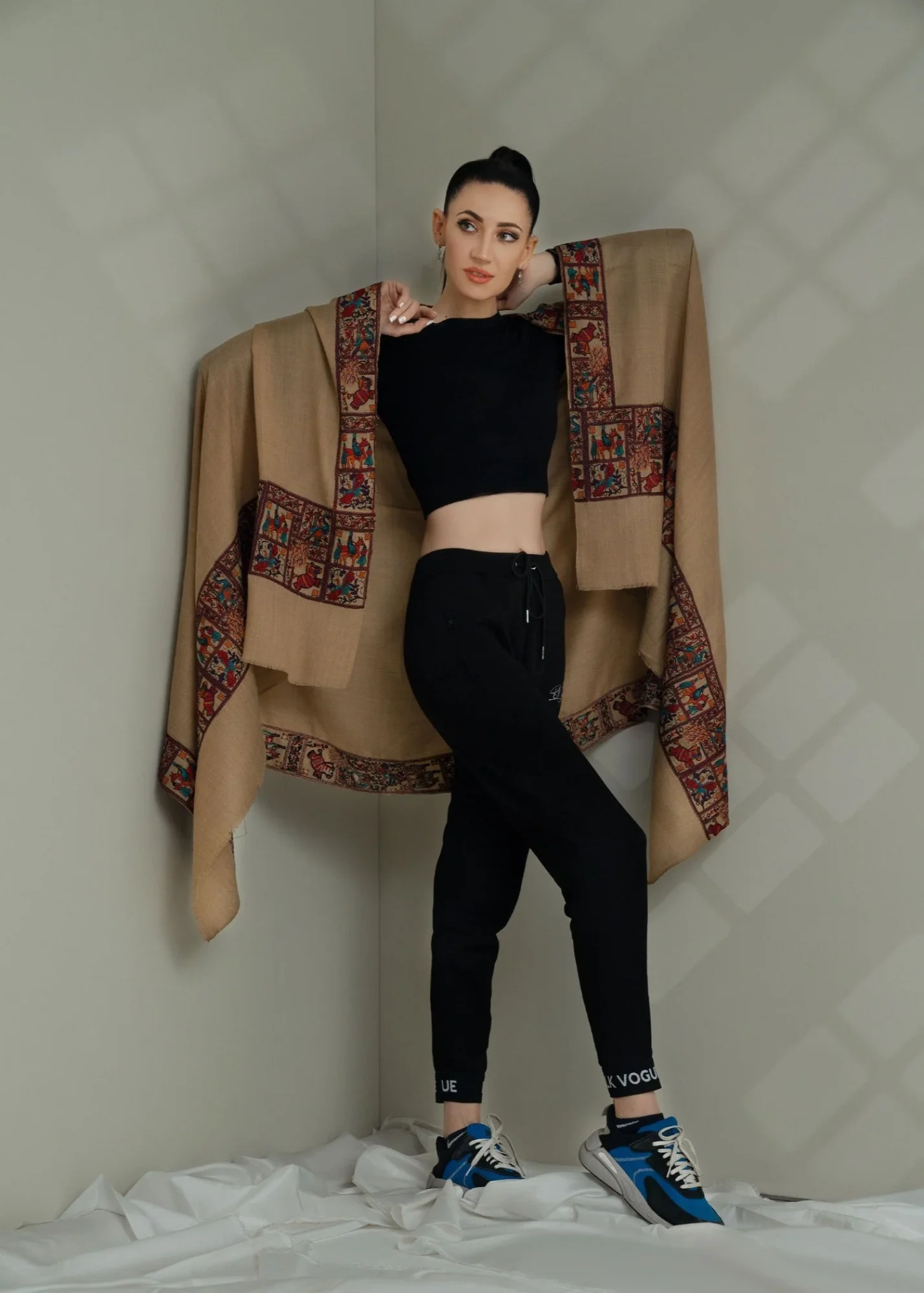 Regal Oasi Shawl  Run